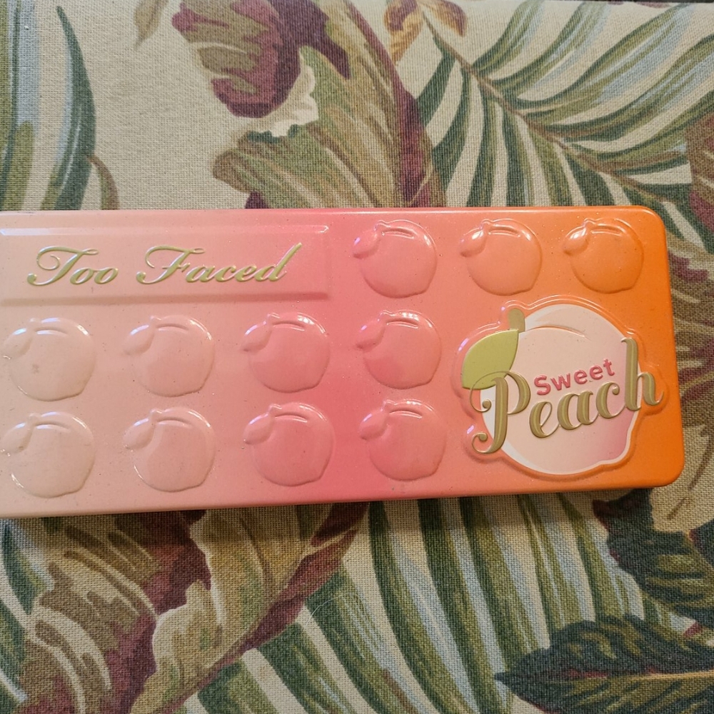 Too faced Sweet peach eyeshadow pallette